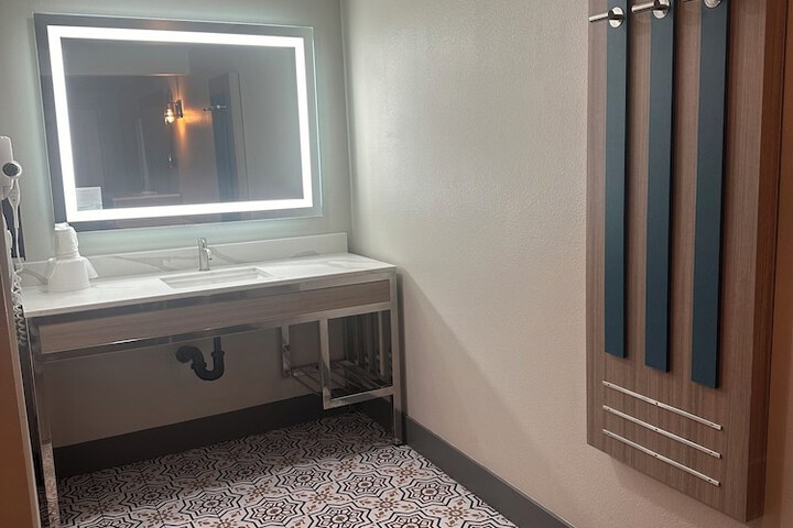 Room 59 of 103
