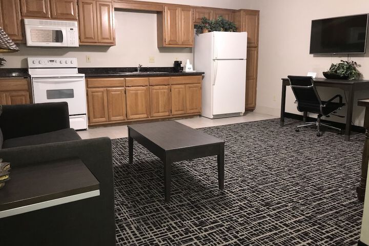 Days Inn by Wyndham Grove