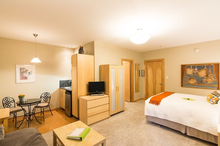 Room 17 of 27