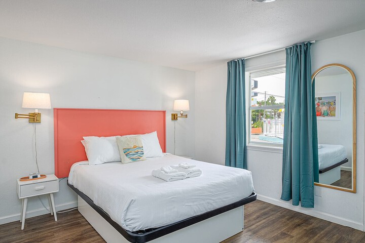 Royal Palms Motel