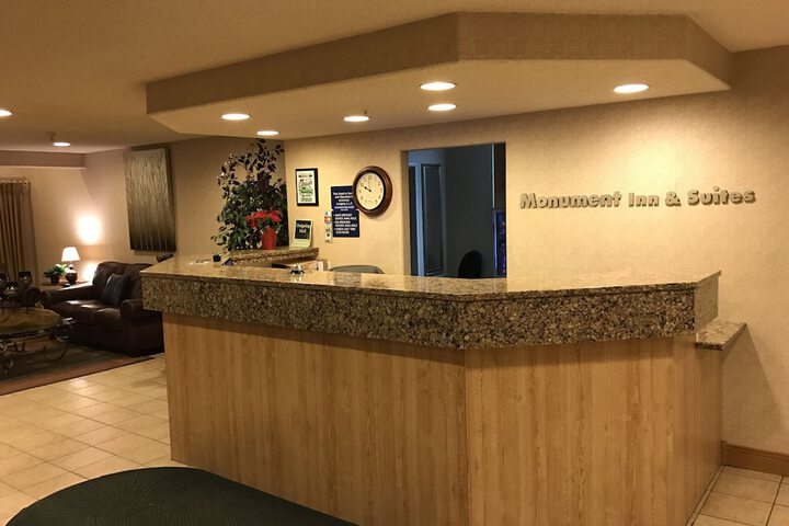 Monument Inn & Suites