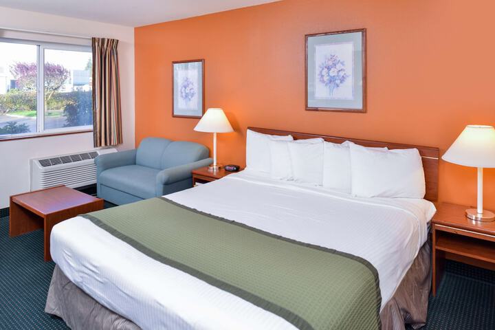 Travelodge Suites by Wyndham Newberg