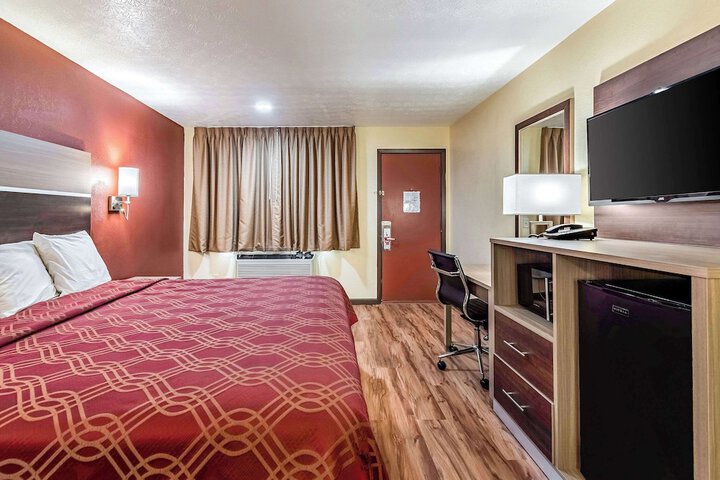 Room 9 of 25