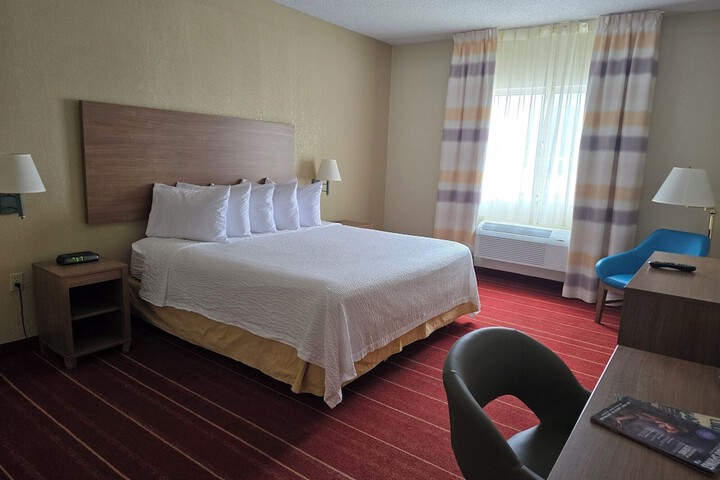 Room 15 of 23