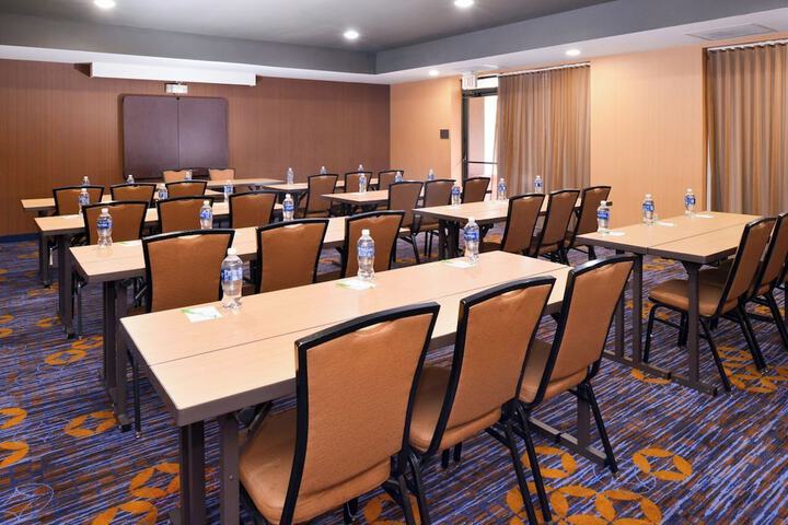 Country Inn & Suites by Radisson Brown Deer - Milwaukee North