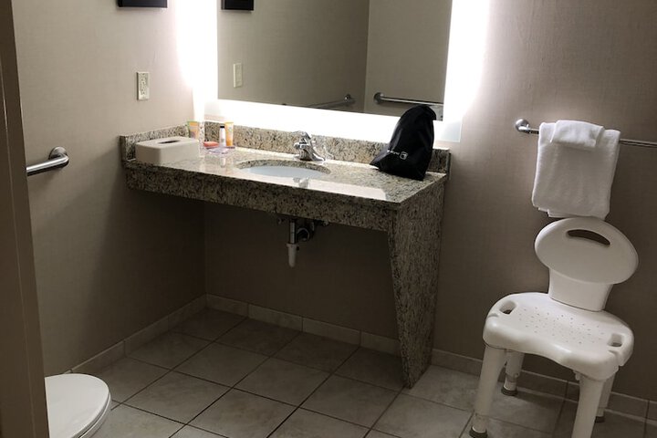 Room 21 of 32