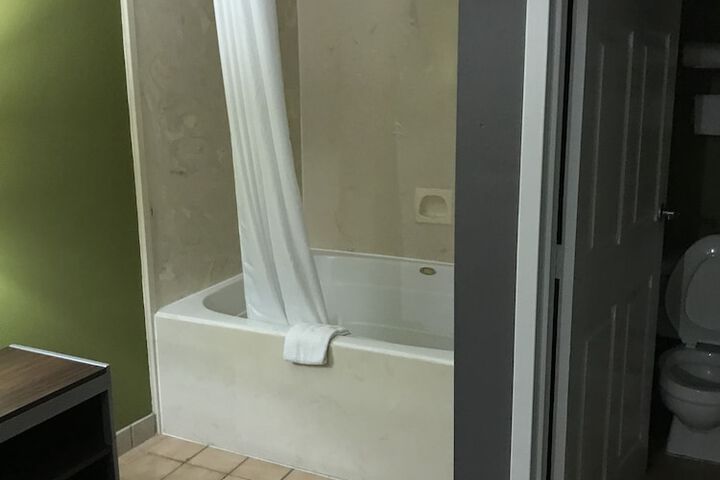 Super 8 by Wyndham Slidell