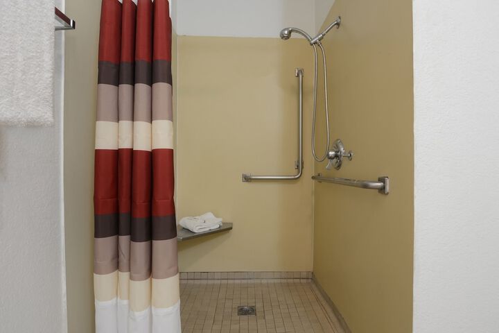 Room 18 of 28