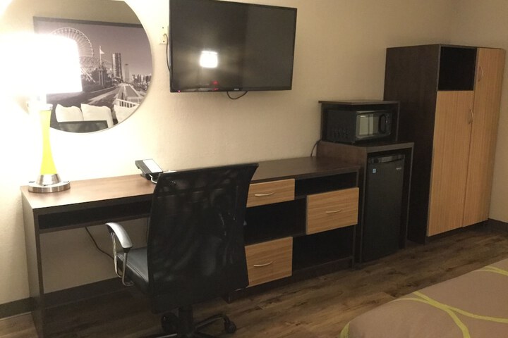 Room 14 of 18