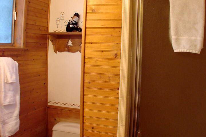 Room 32 of 84