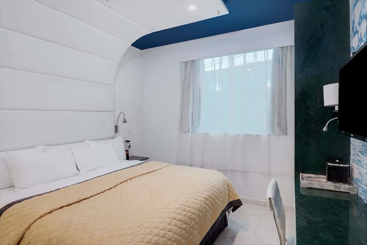 Room 9 of 27