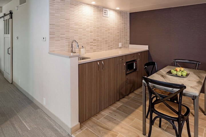 The Rushmore Hotel & Suites BW Premier Collection