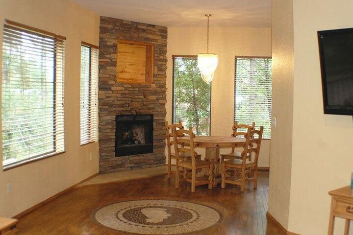 Upper Canyon Inn & Cabins