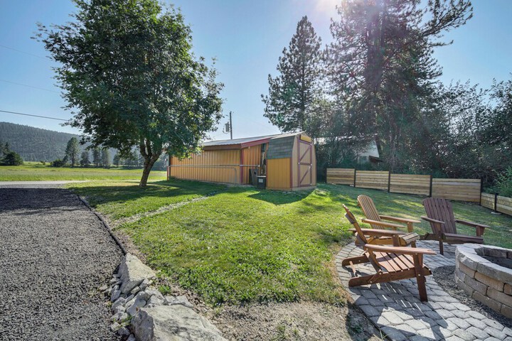 Newport Riverfront Home w / Deck + Fire Pit!