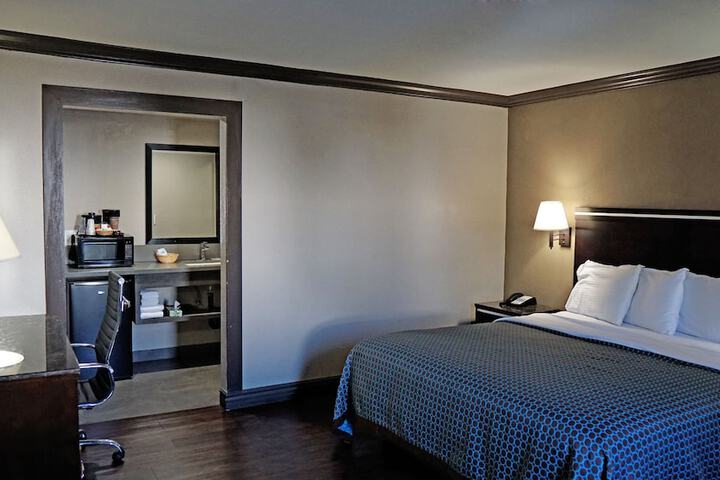 Room 9 of 26