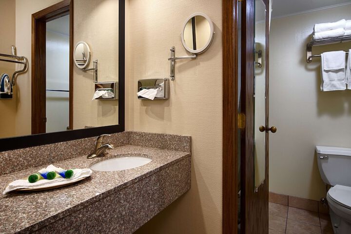Room 8 of 27