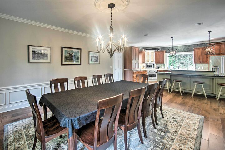 Extravagant Atglen Manor w / Private 60-acre Land!