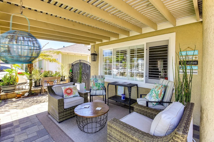 Westminster Escape Near Beaches & Shopping!