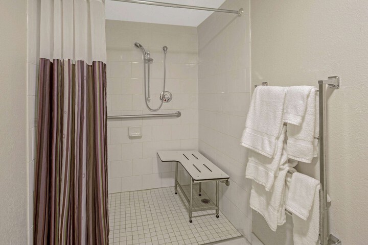 Room 15 of 31