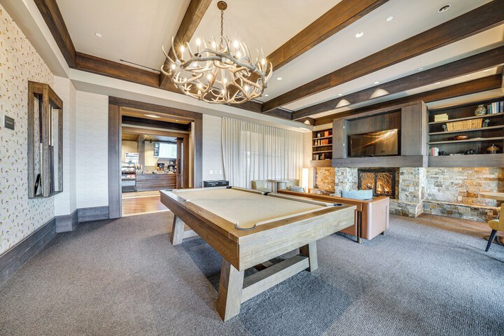 Mountain Views & Pool Access: Cle Elum Condo!