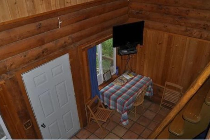 Daniels Lake Lodge B & B