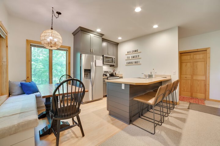 Modern Bellaire Condo: Pool Access Near Skiing!