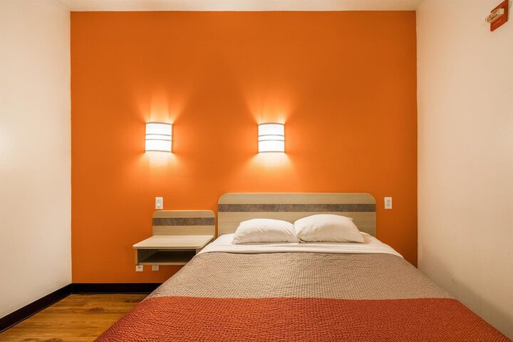 Room 25 of 31