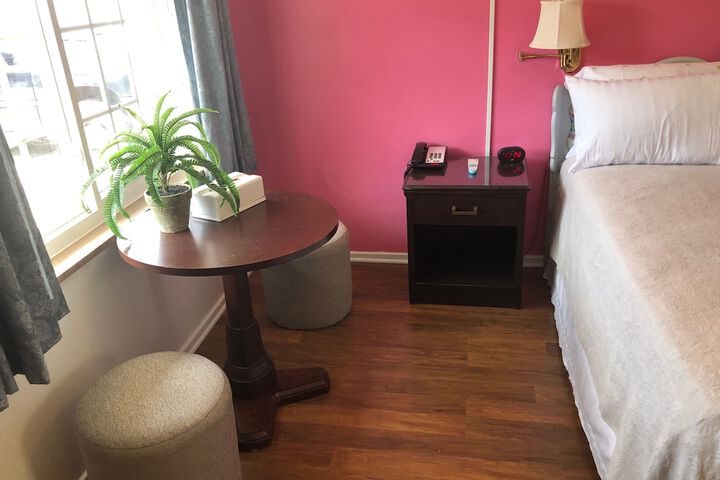 Room 10 of 24