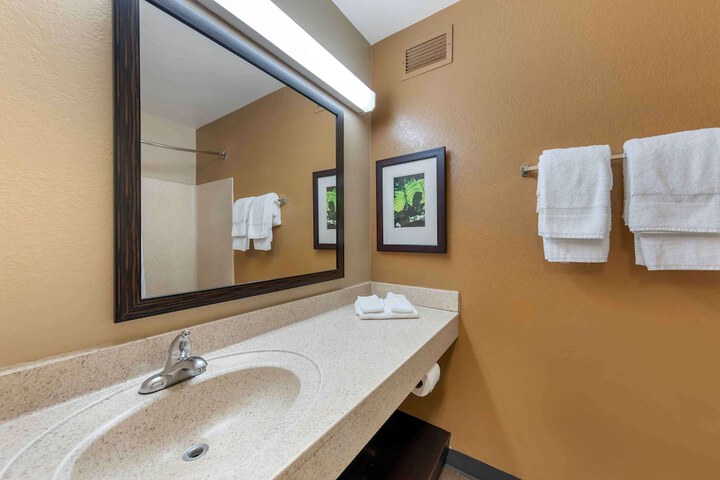 Room 12 of 28