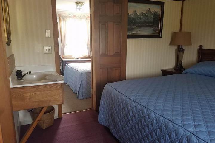 Leonas Motel