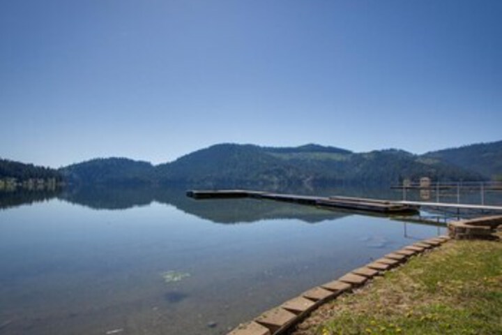 Idyllic Lakefront Home
