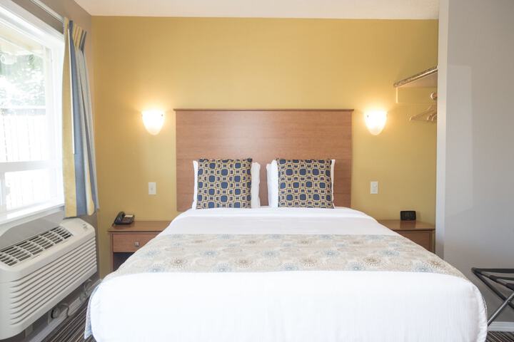 Room 82 of 103