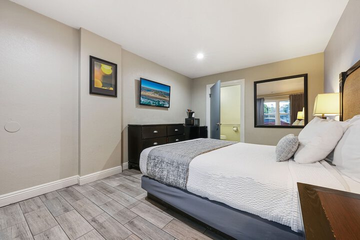 Room 12 of 19