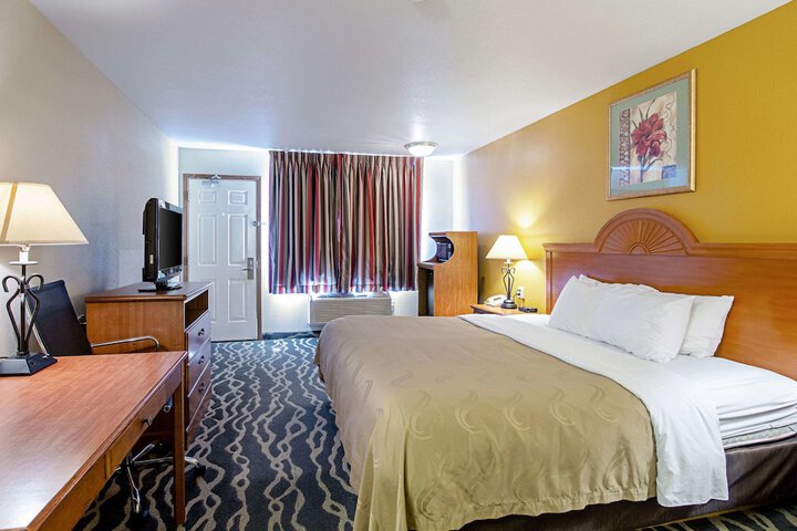 Room 13 of 30