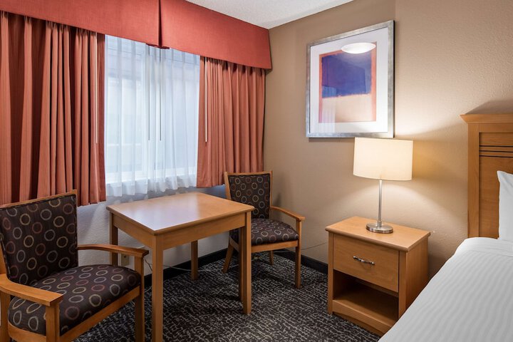 Room 25 of 39