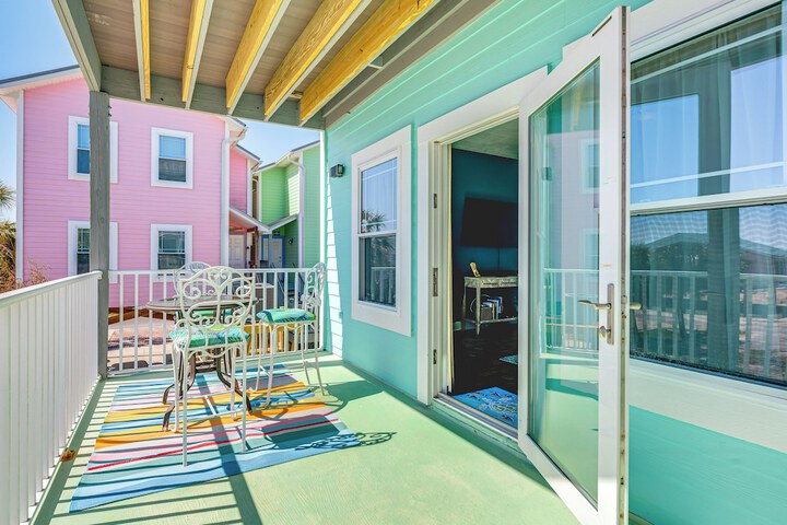 Steps to Beach: Home w / Sunset Views in Cedar Key!