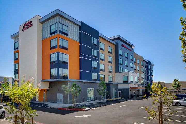 Hampton Inn & Suites Ontario Rancho Cucamonga