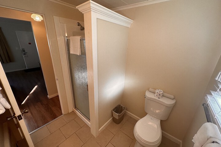 Room 45 of 181