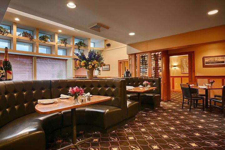 Best Western Plus Windjammer Inn & Conference Center