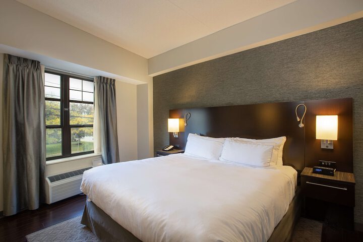 Room 16 of 38