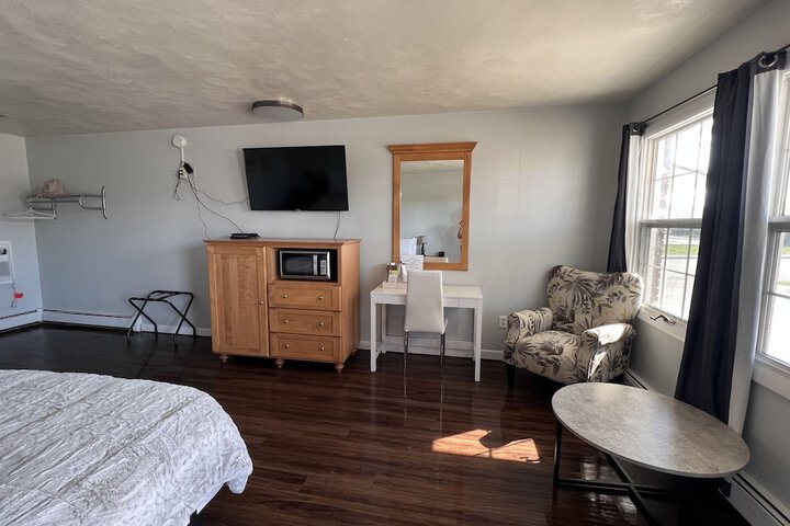 Room 9 of 18