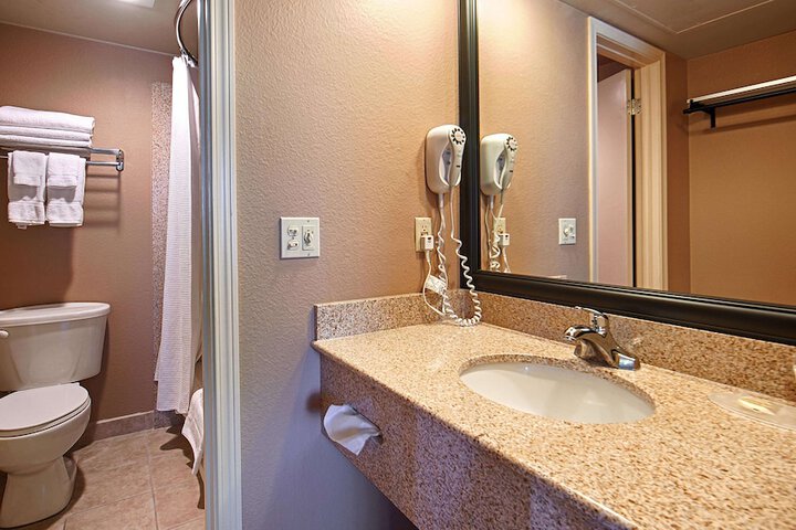 Room 16 of 28