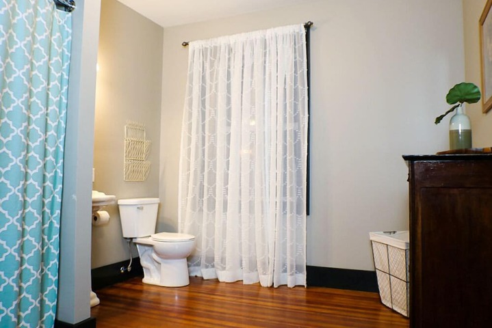 Room 10 of 29