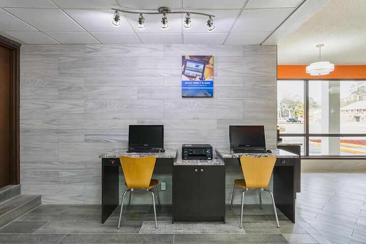 Business Center 33 of 33