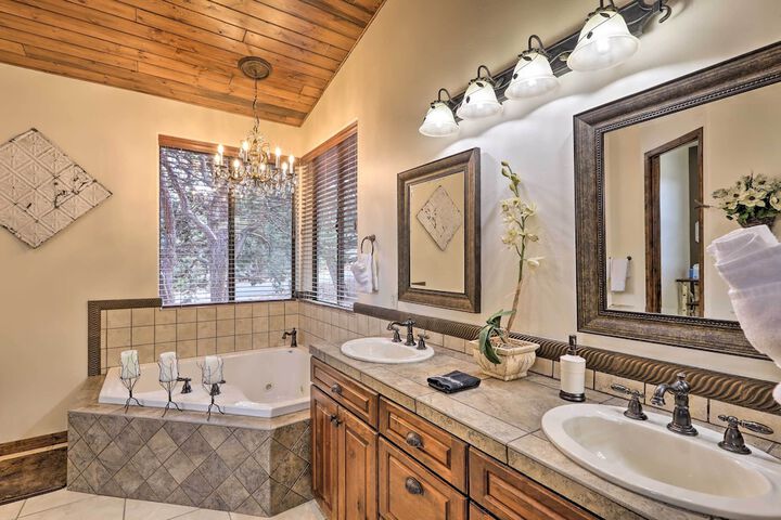 AZ Rim Retreat in Pine W / deck Hot Tub & Views!