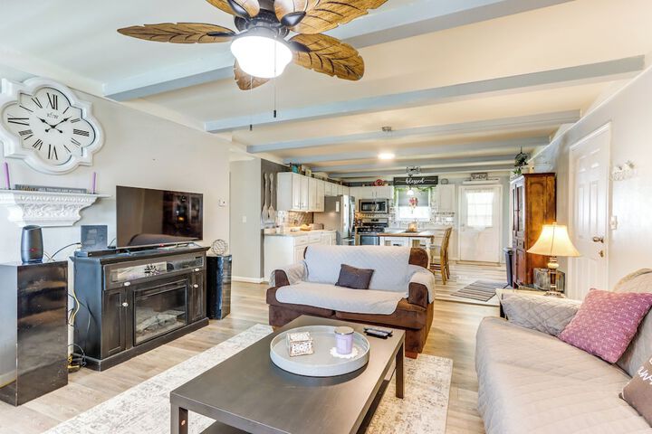 Charming St. James Home Near Maramec Spring Park!