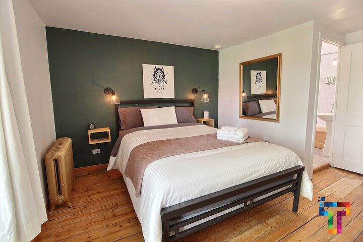 Room 32 of 62