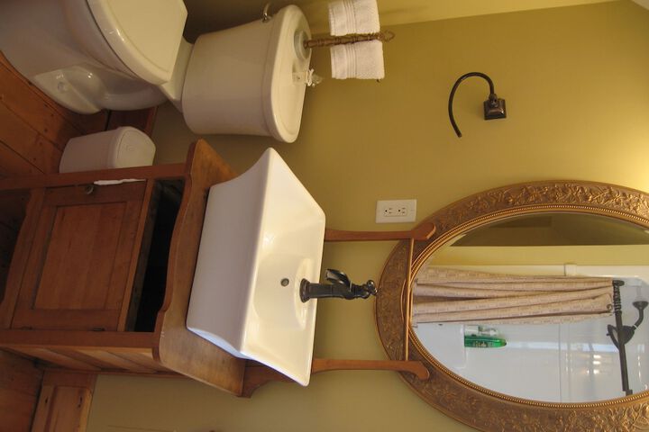 Room 8 of 19