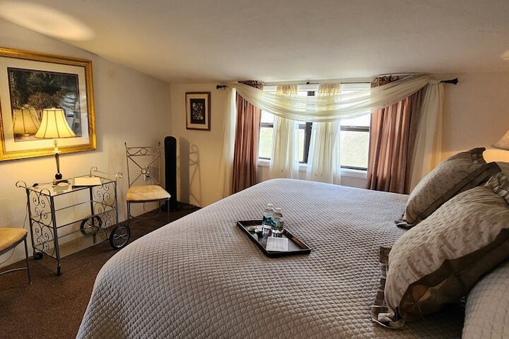 Room 83 of 104