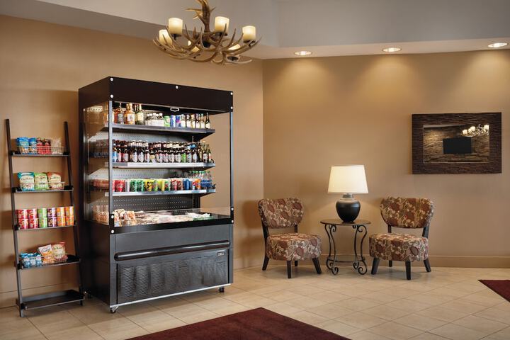Lounge 21 of 25